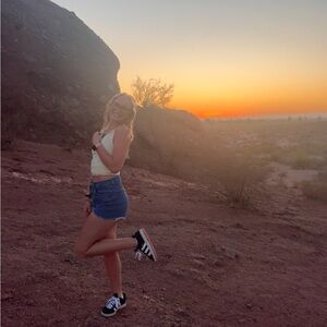 Meet your Posher, Abigail